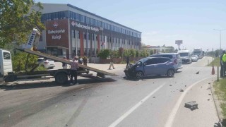 Askeri araçla otomobil çarpıştı: 3ü askeri personel 4 kişi yaralandı