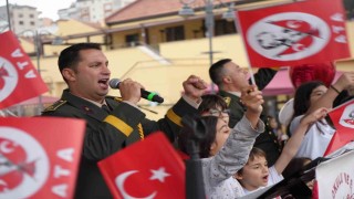 Askeri bandonun, Sefonun Bilmem mi performansı beğeni topladı