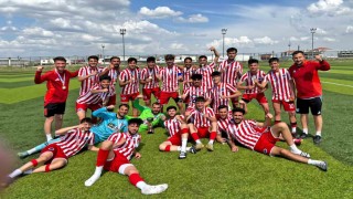 Atatürk Üniversitesi futbol takımı şampiyon olarak Süper Lige yükseldi