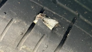 Avusturalyada kamyondan dökülen metal dökümler 300den fazla aracın lastikleri patladı