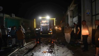 Ayvalıkta gözlük fabrikası alev alev yandı