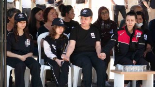 Babalarına, üniformasını giyerek veda ettiler