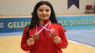 Badmintonda Avrupa 3.sü olan Halenur Küçüksevgilinin hedefi olimpiyatlar