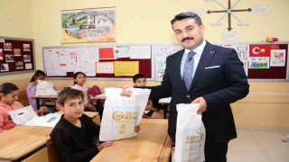 Bağışlanan 15 bin kitap okullara dağıtılacak