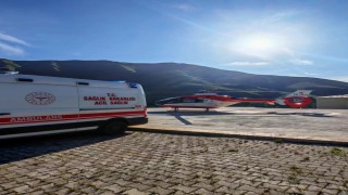 Bahçesarayda yaşlı hasta helikopter ambulansla Vana sevk edildi