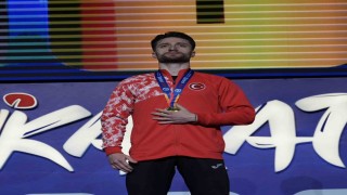 Bakan Baktan Avrupa Büyükler Karate Şampiyonasında şampiyon olan sporculara tebrik