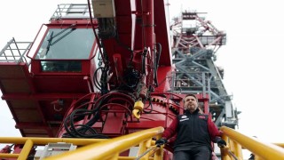 Bakan Bayraktar, Abdülhamid Han sondaj gemisini ziyaret etti