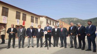 Bakan Kurum: Deprem bölgesinde 250 bininci konutun anahtarını Cumhurbaşkanımız ve Azerbeycan Cumhurbaşkanı Aliyevin teşrifleriyle teslim edeceğiz