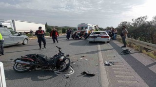 Balıkesirde motosiklet ile otomobil çarpıştı: 2 yaralı
