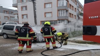 Bandırmada araç yangını korkuttu