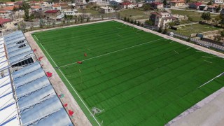 Başakpınar Spor Merkezinin çimleri ve yedek kulübeleri yenileniyor