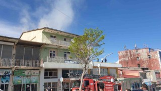 Başkalede mühürlü otelin çatısında yangın paniği