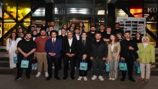 Başkan Alemdar, Ofis Sanat Merkezinde üniversiteli gençler ile buluştu