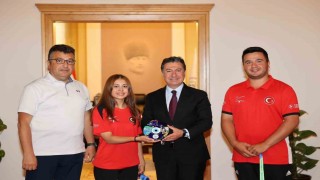 Başkan Aras, dünya rekoru kıran okçuları ağırladı