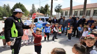 Başkan Cengiz Arslan miniklerle trafik etkinliğinde buluştu