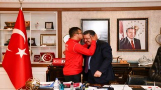 Başkan Gençten down sendromlu milli sporculara destek