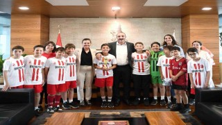 Başkan Kotan şampiyon sporcuları ağırladı