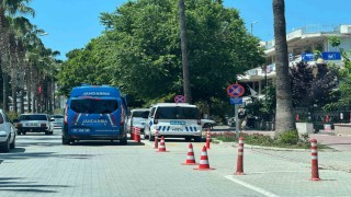Başkasının kimliğini kullanan sürücü, 3 düzensiz göçmenle yakalandı