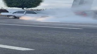 Başkentte Tofaş araç yandı, vatandaşlar yangın tüpleriyle müdahale etti