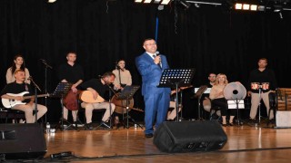 Başsavcı Korkmaz türkü söyledi, büyük alkış topladı