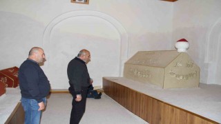 Batı Karadenizin fatihi Emir Karatekin Beyin kabri asırlardır ziyaretçilerini ağırlıyor