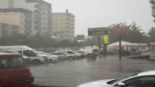Batmanda dolu yağışı balkon kapısını mermi gibi deldi