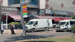 Batmanda market aracının kaldırım işgali tepki çekti