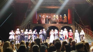 Bedia Muvahhit En İyi Dış Yapım Ödülü Amadeusun