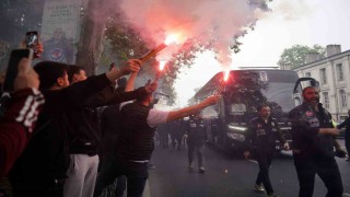 Beşiktaşlı taraftarlar, takımlarını şampiyon gibi karşıladı