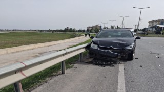 Beyşehirde otomobiller çarpıştı: 2 yaralı