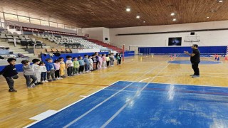 Bilecik anaokulu minikleri voleybol ile tanıştı