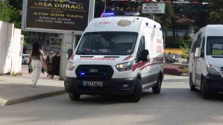 Bilecikte motosikletin çarptığı yaya hastaneye kaldırıldı