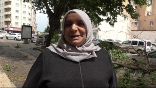 Bilecikte yaşanan fırtınada üzerine ağaç dalı düşmesinden son anda kurtuldu