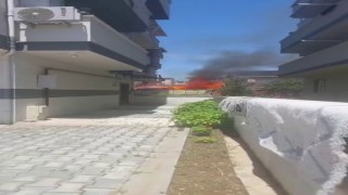 Binanın kömürlüğü alev alev yandı