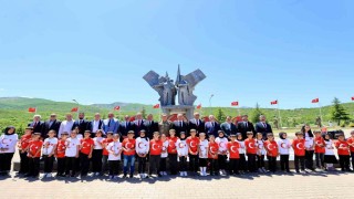 Bingölde PKKlı teröristler tarafından şehit edilen 33 er anıldı