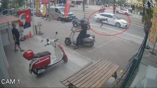 Bir anda takla atarak yere düştü, ne yaşadığına o da anlam veremedi