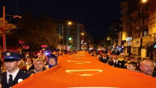 Bir kilometrelik Türk bayrağıyla 19 Mayıs coşkusu