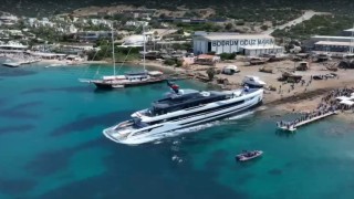 Bodrumda 1.2 milyarlık süper yat suya indirildi
