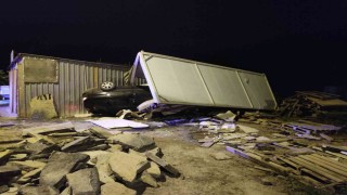 Bodrumda otomobil konteynere çarptı: 3 yaralı