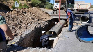 Bodrumda sürekli patlayan su isale hatları değişiyor