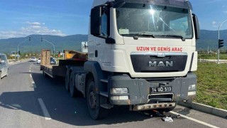 Boluda kırmızı ışıkta geçen bisikletli tırın altında kaldı: Genç sürücü ağır yaralı
