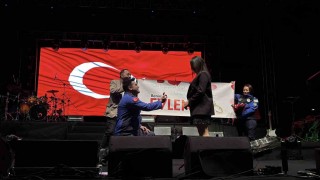 Boluda konser öncesi sürpriz evlilik teklifi