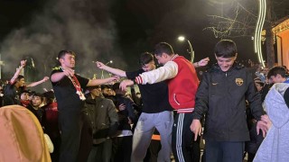 Boluda oyun havalarıyla play-off galibiyeti kutlandı