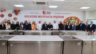 Bursa protokolünün eşleri BTSO Mutfak Akademiye katıldı