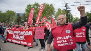 Bursada 1 Mayısı işçiler halaylarla kutladı