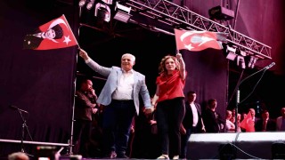 Bursada 19 Mayıs coşkusu Mor ve Ötesi ile zirve yaptı