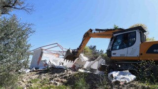 Bursada 25 kaçak yapı yıkıldı