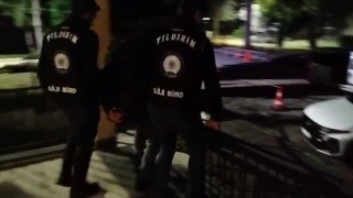 Bursada 27 yıl hapis cezasıyla aranan şüpheliye baca deliğinden operasyon yaptılar