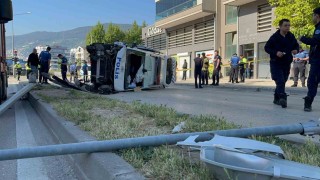 Bursada kadına şiddet ihbarından dönen polis aracı takla attı: 2si polis 4 yaralı