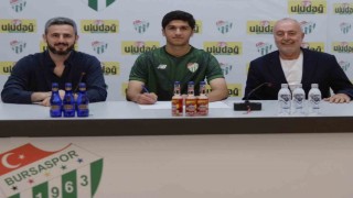 Bursasporda Ensar Duman profesyonel oldu